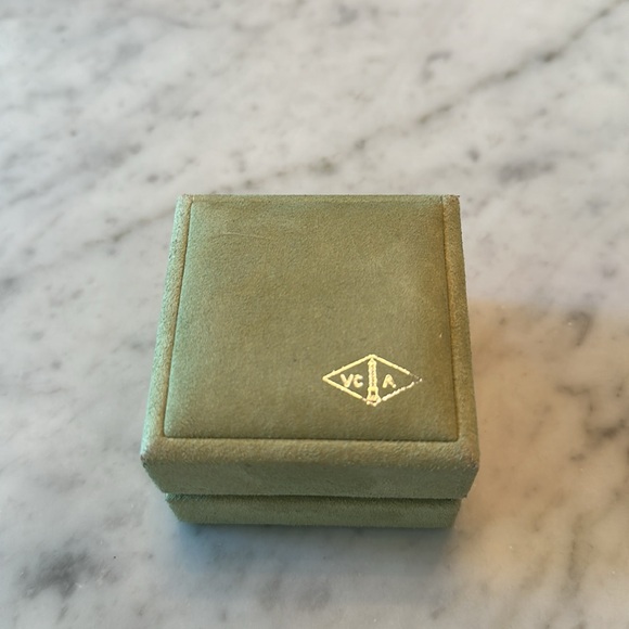 Van Cleef & Arpels 18k yellow gold Carnelian earrings - Picture 2 of 2